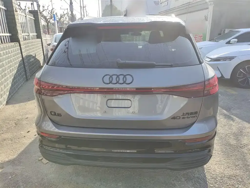 Audi Q5 e-tron — фото 2