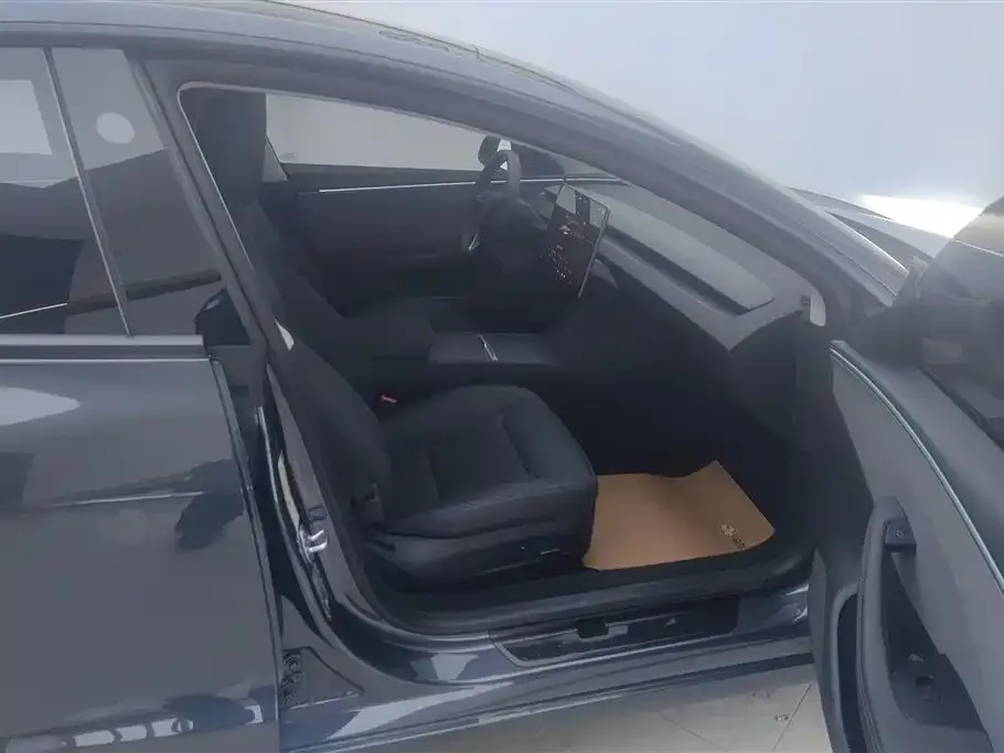 Tesla Model 3 — фото 4