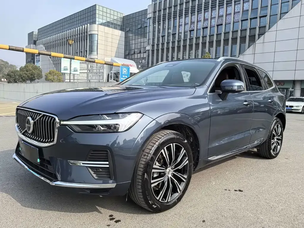 Volvo XC60 — фото 1