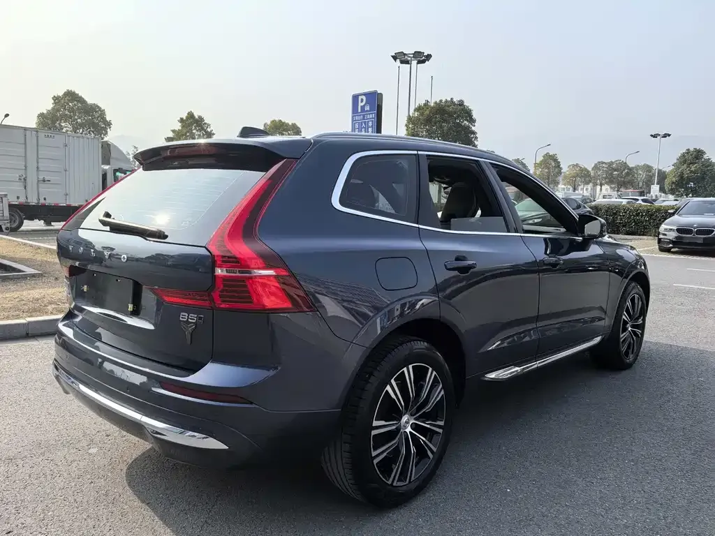 Volvo XC60 — фото 9