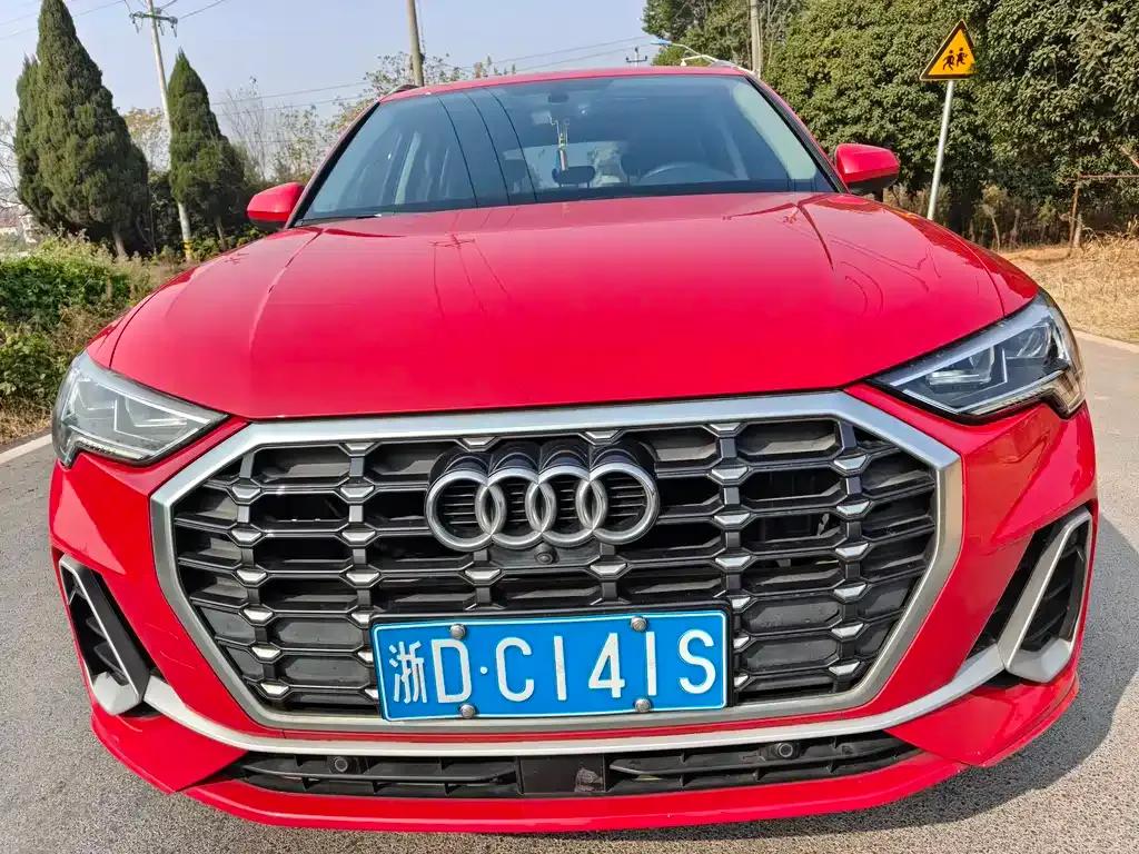 Audi Q3 — фото 1