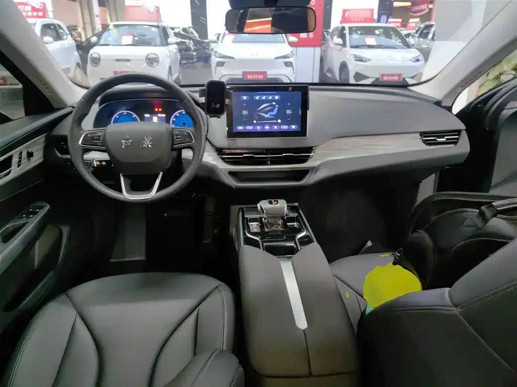 Hongqi E-QM5 — фото 10