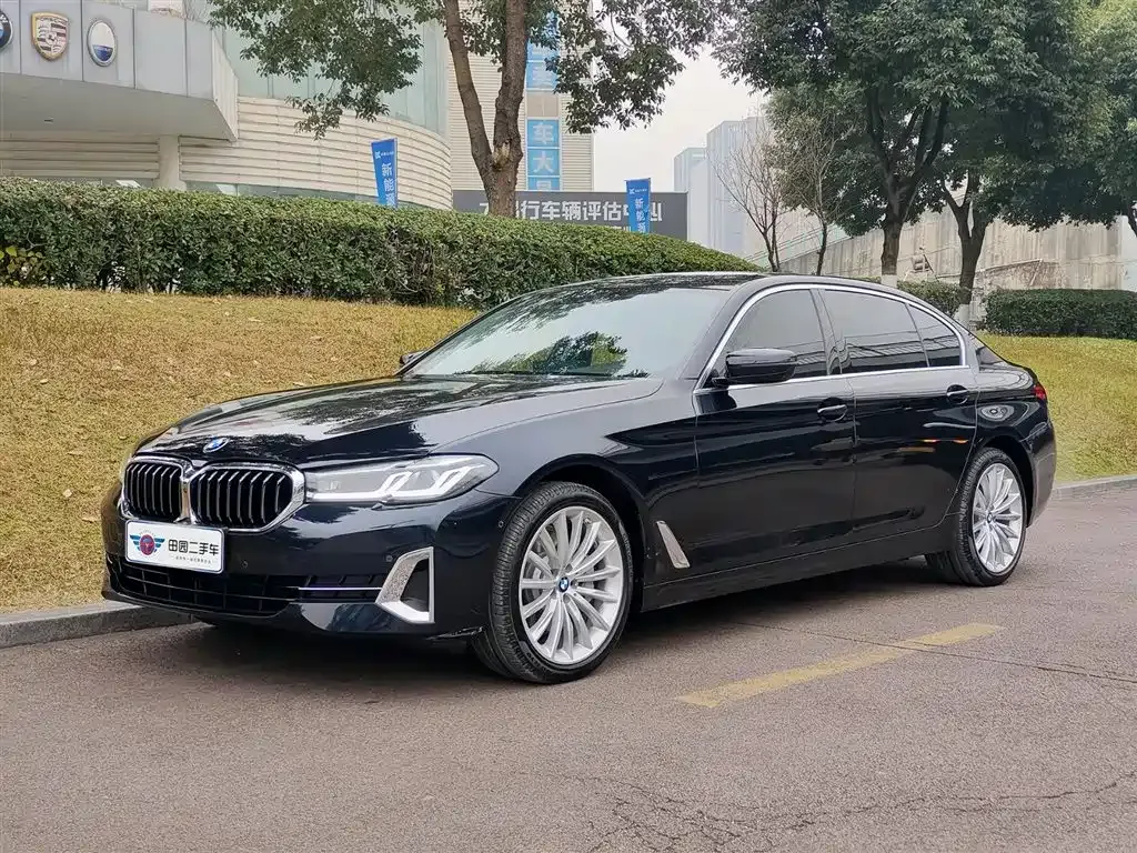 BMW 5 Series — фото 1