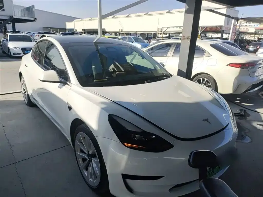 Tesla Model 3 — фото 4