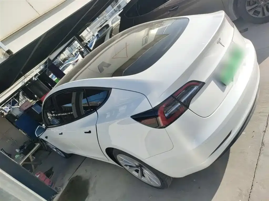 Tesla Model 3 — фото 5