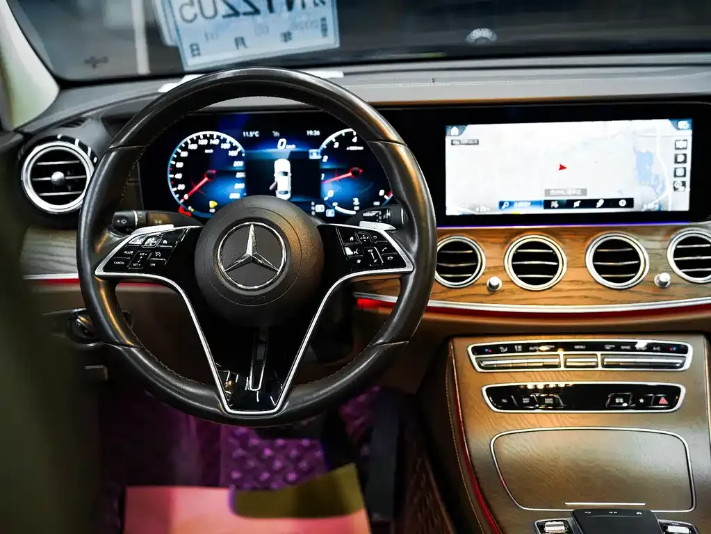 Mercedes-Benz E-Class — фото 7