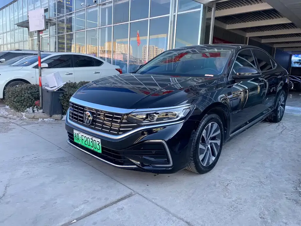 Volkswagen Passat New Energy — фото 1