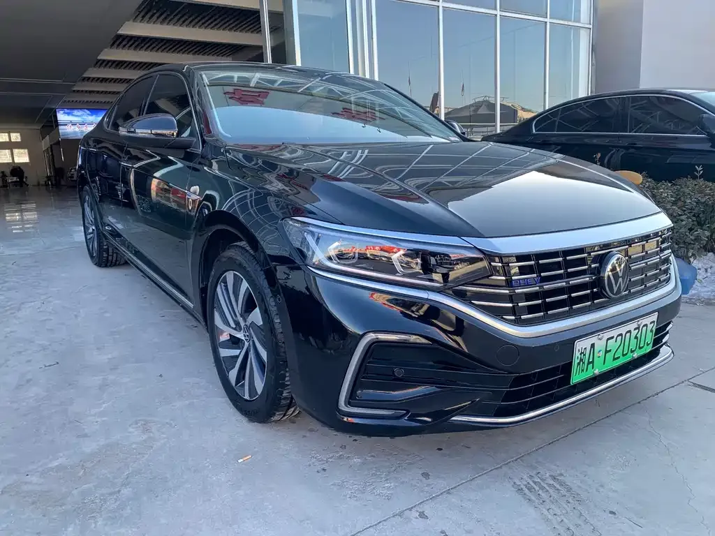 Volkswagen Passat New Energy — фото 10