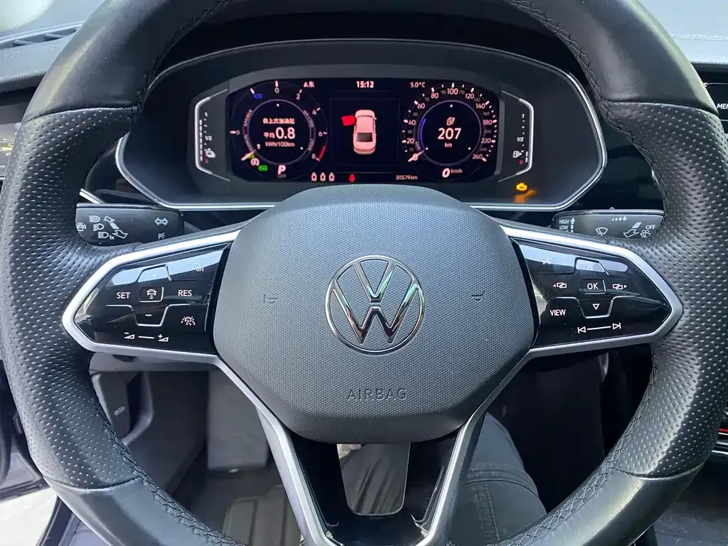 Volkswagen Passat New Energy — фото 6