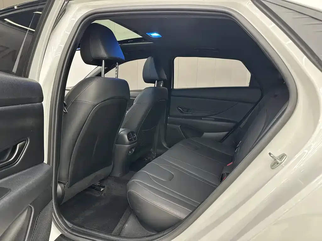 Hyundai Elantra — фото 9