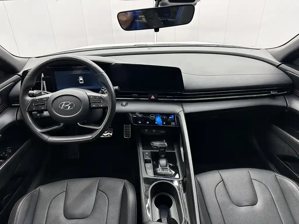 Hyundai Elantra — фото 8