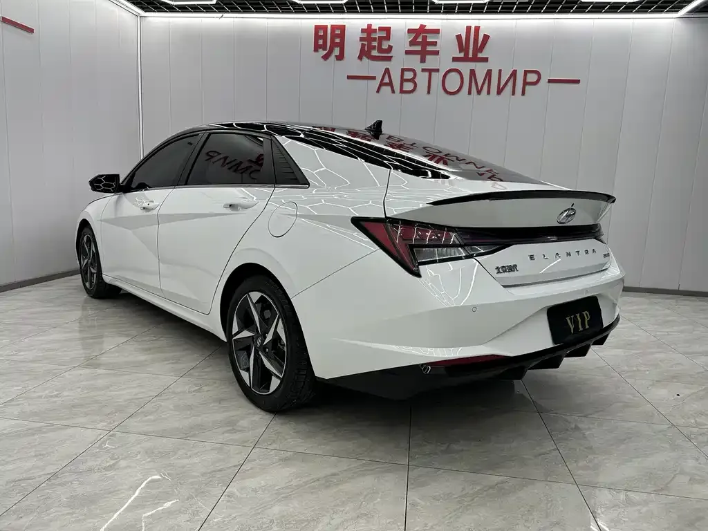 Hyundai Elantra — фото 3