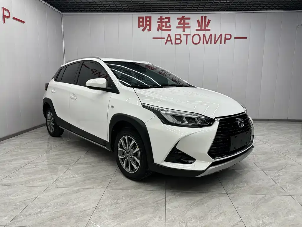 Toyota Yaris L — фото 7