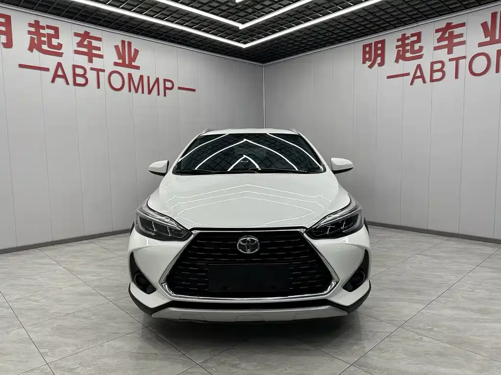 Toyota Yaris L — фото 3