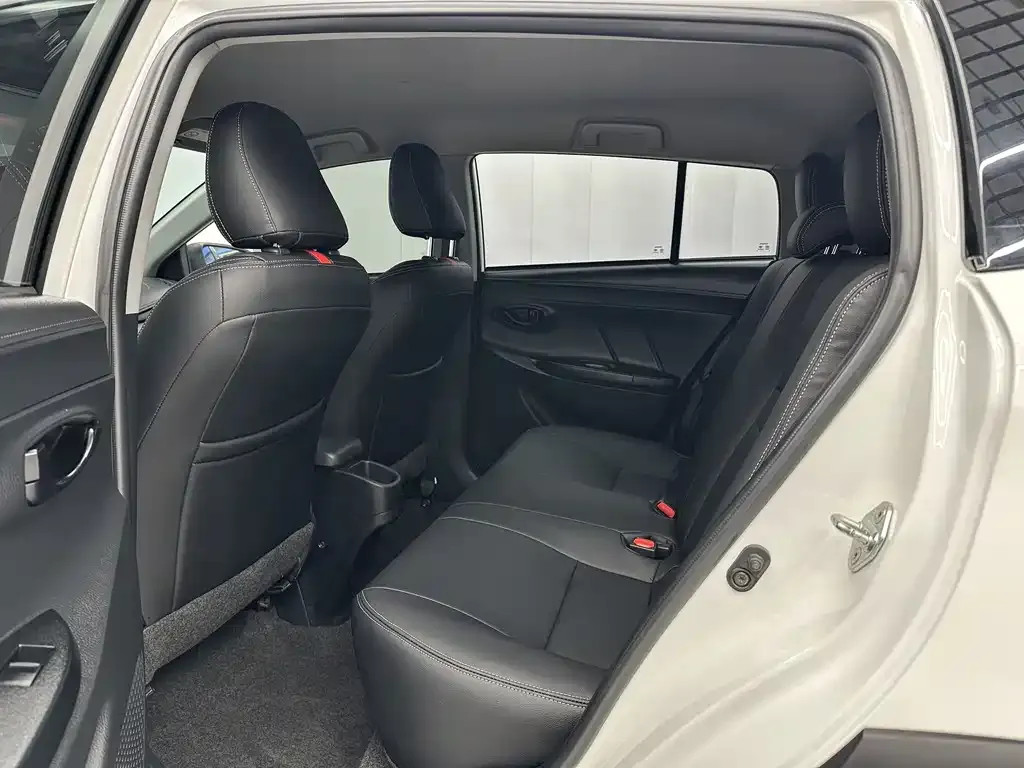 Toyota Yaris L — фото 9