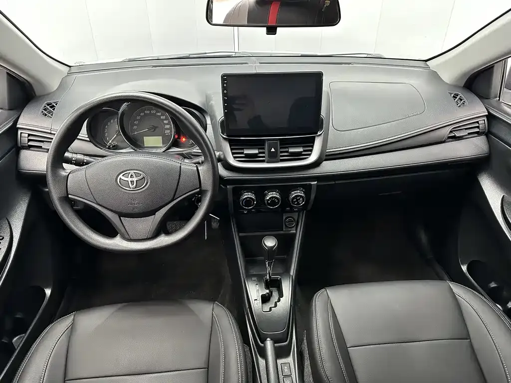 Toyota Yaris L — фото 6