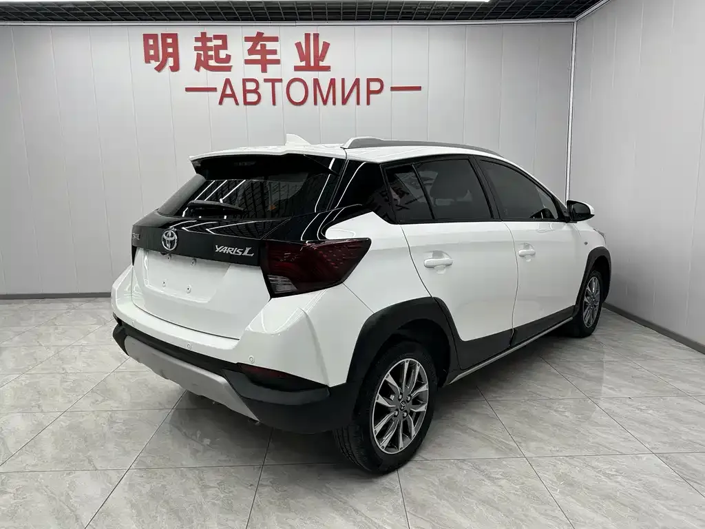 Toyota Yaris L — фото 8