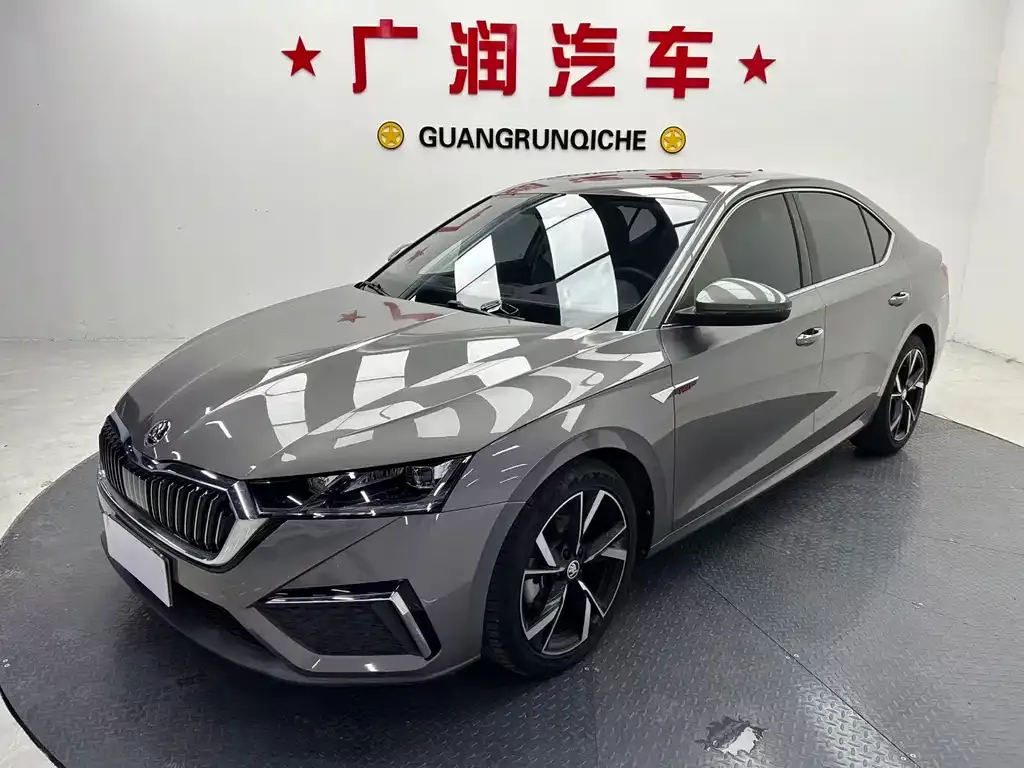 Skoda Octavia — фото 1