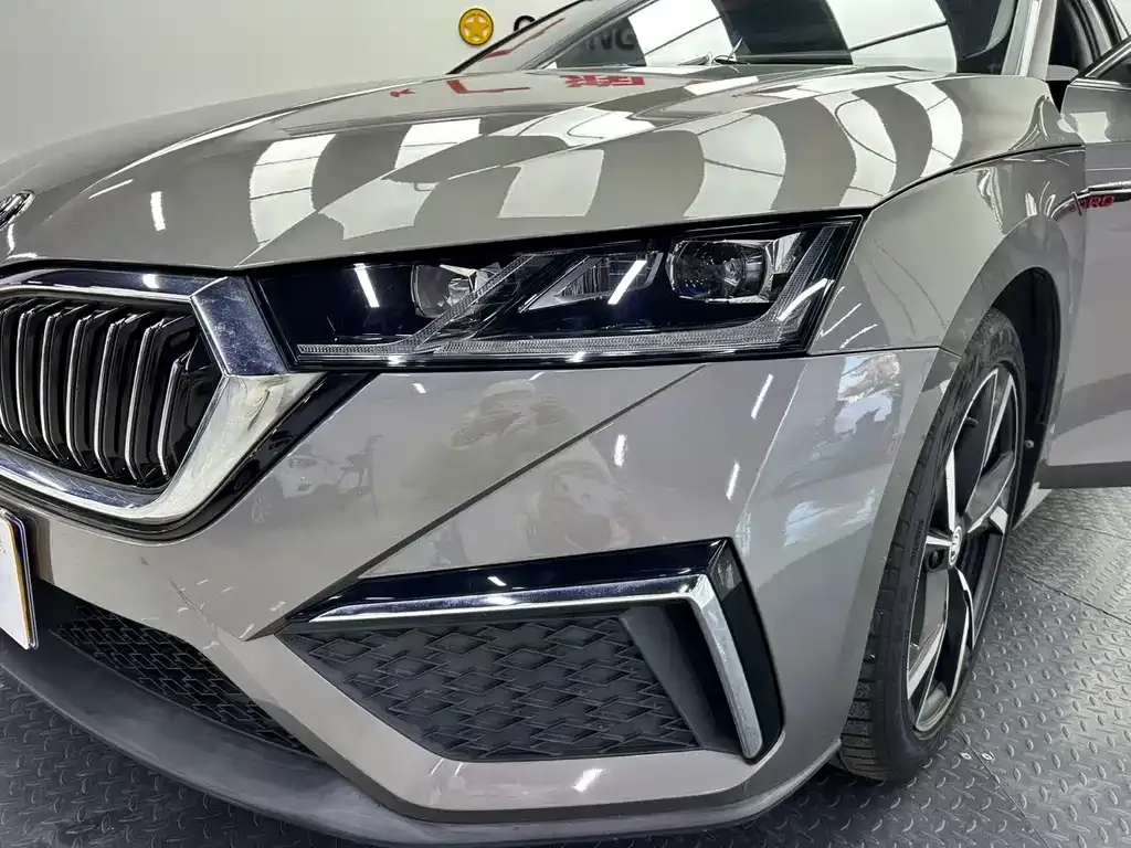 Skoda Octavia — фото 4