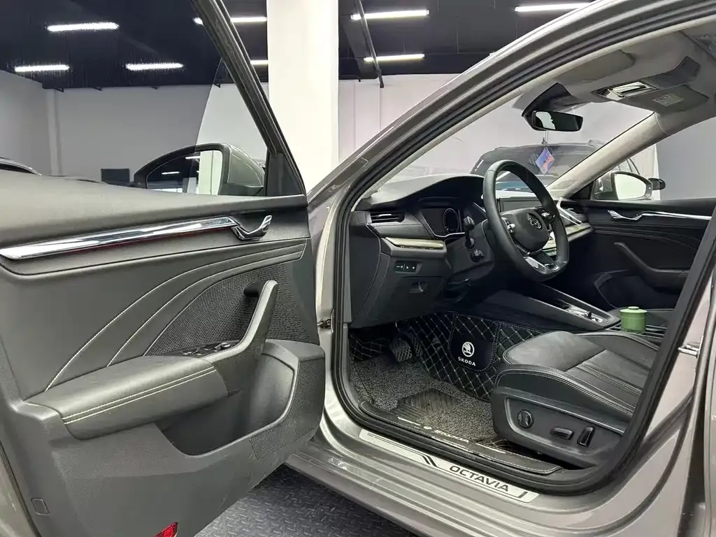 Skoda Octavia — фото 6