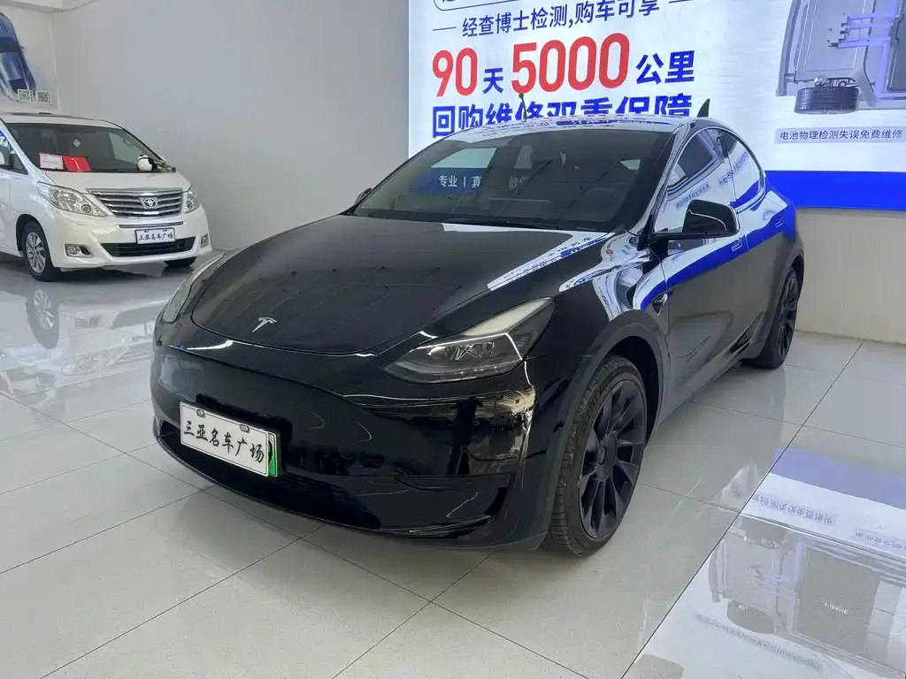 Tesla Model Y — фото 1