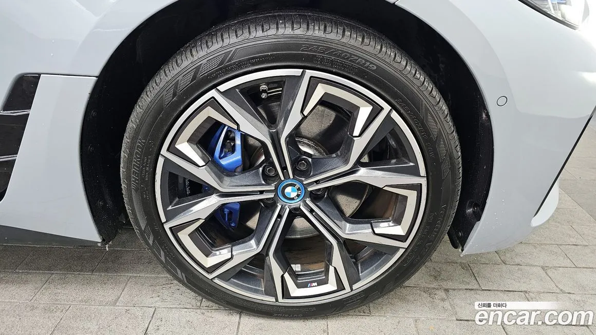 BMW i4 — фото 5