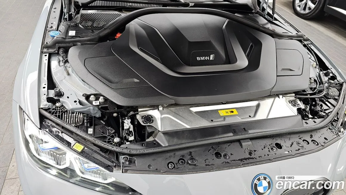 BMW i4 — фото 8