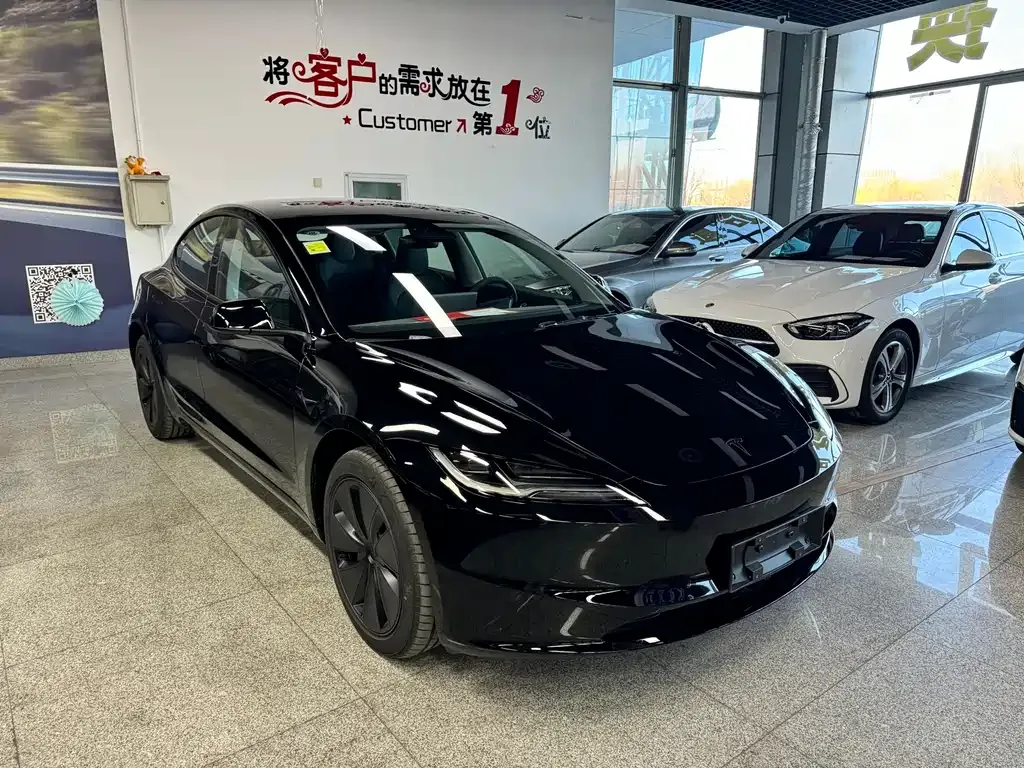 Tesla Model 3 — фото 10