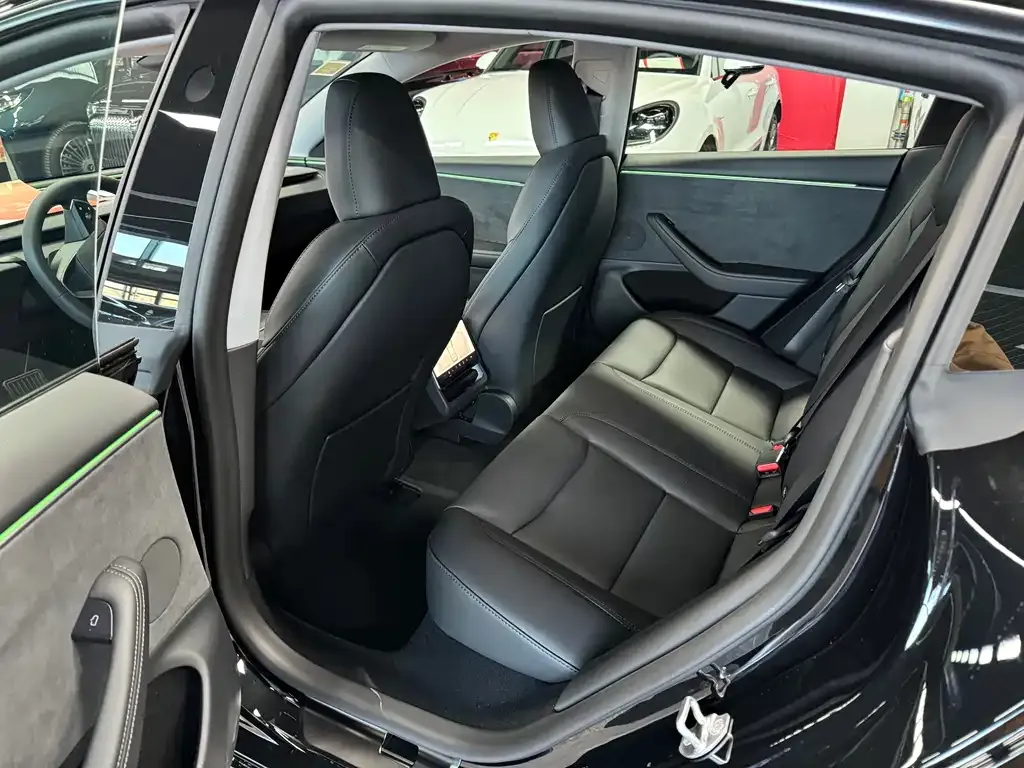 Tesla Model 3 — фото 6