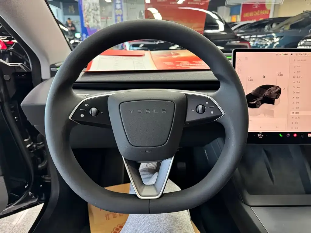 Tesla Model 3 — фото 4