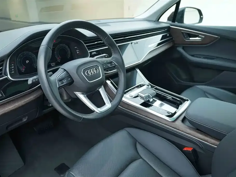 Audi Q7 — фото 9