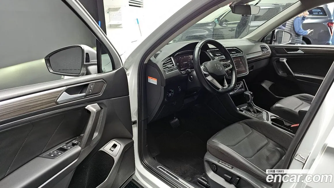 Volkswagen Tiguan — фото 10