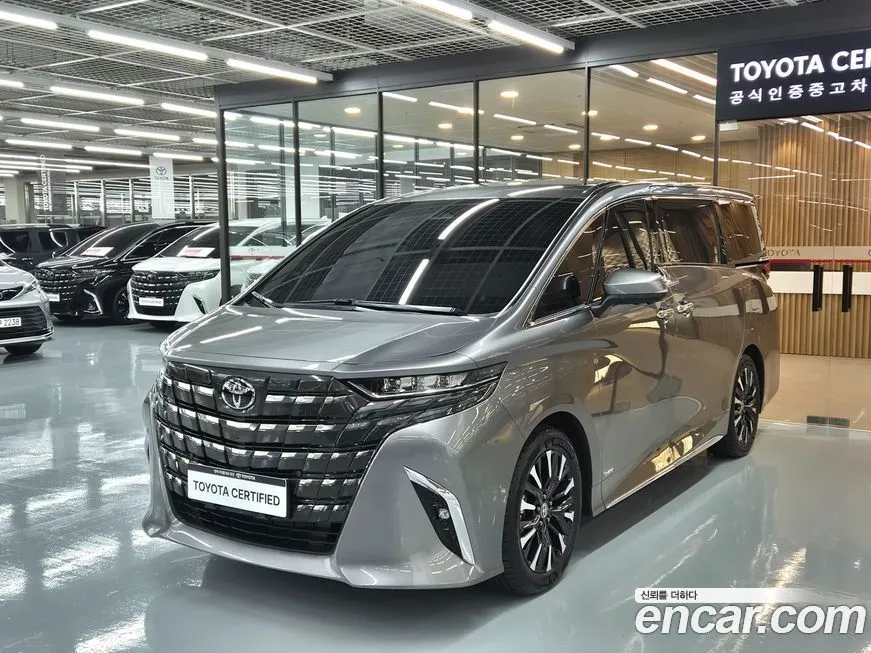 Toyota Alphard — фото 1