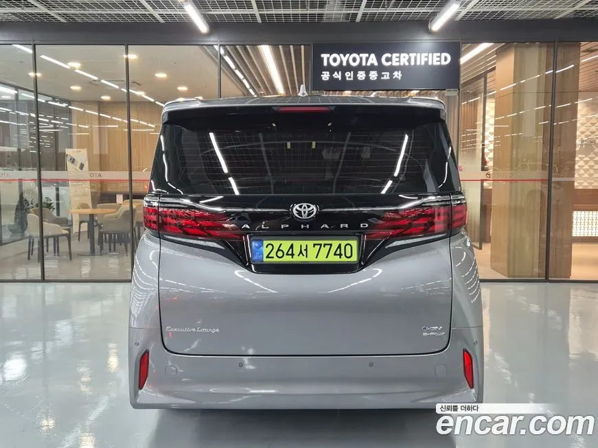 Toyota Alphard — фото 2