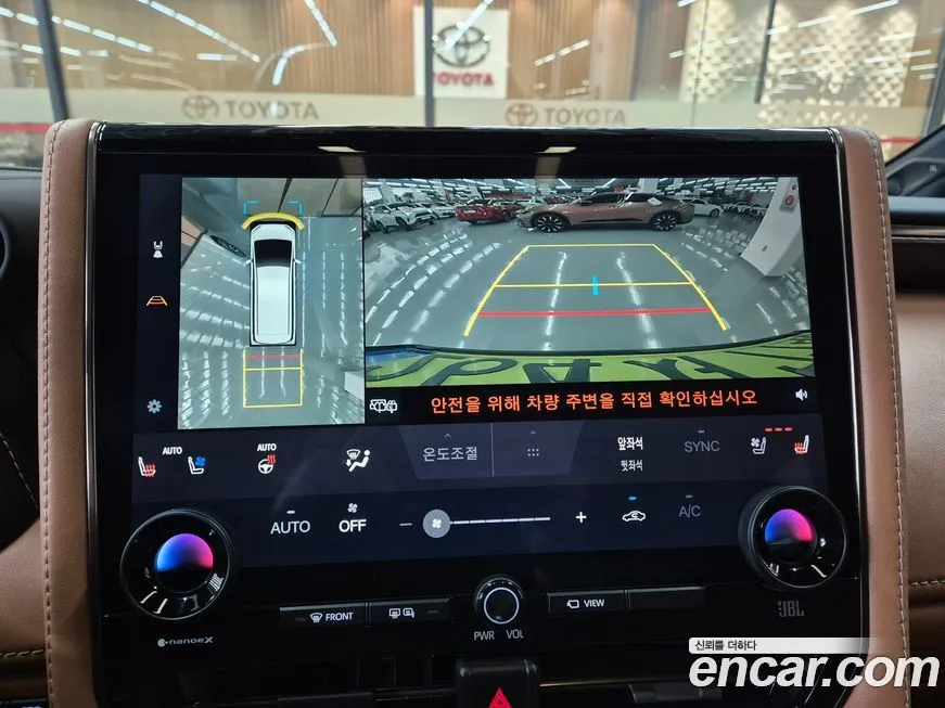 Toyota Alphard — фото 10