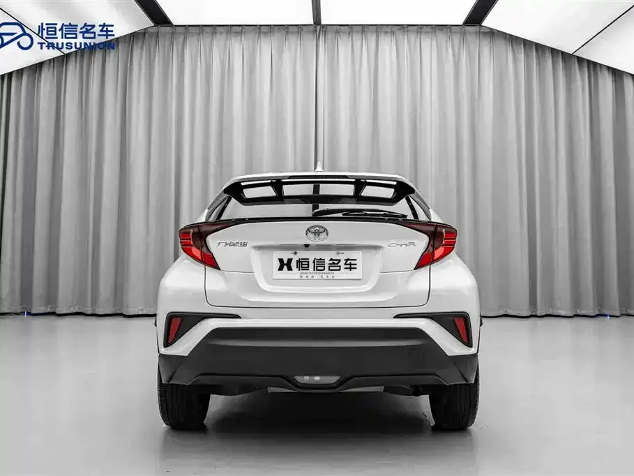 Toyota C-HR — фото 10