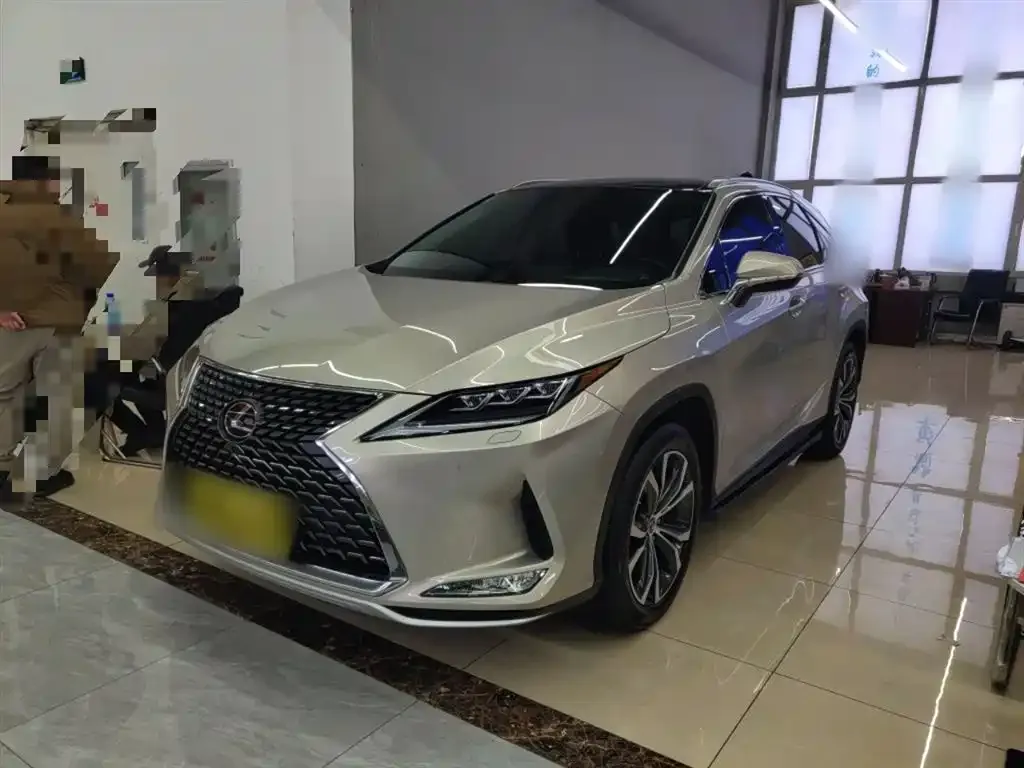 Lexus RX — фото 1