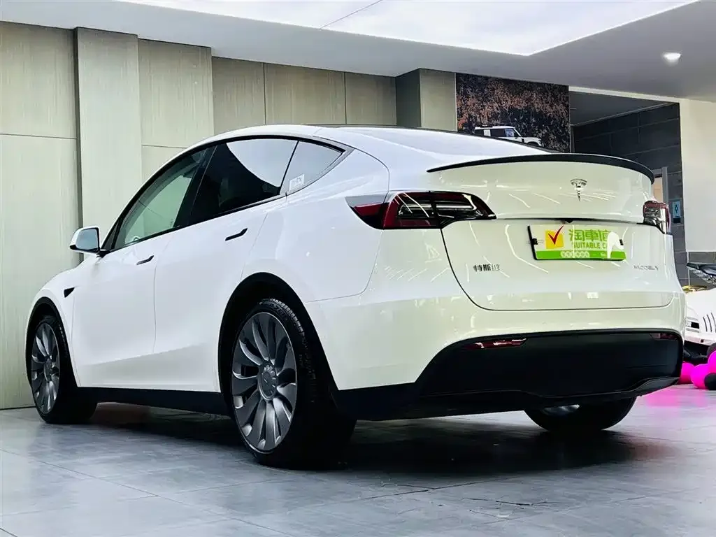 Tesla Model Y — фото 4
