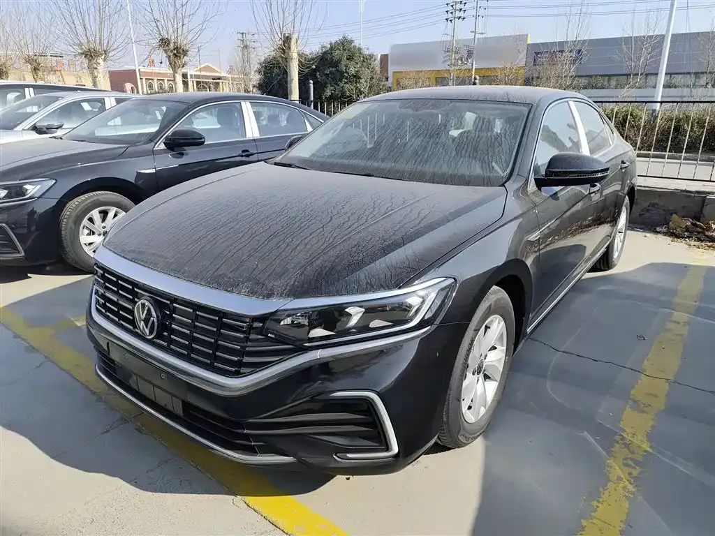 Volkswagen Passat New Energy — фото 1