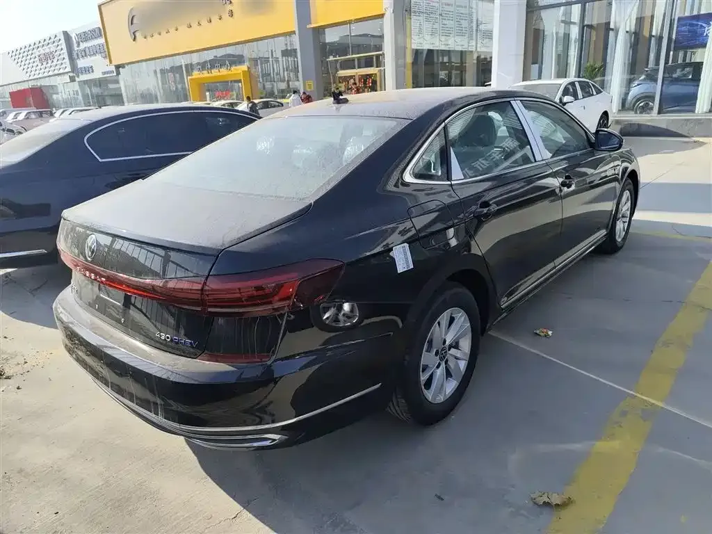 Volkswagen Passat New Energy — фото 8
