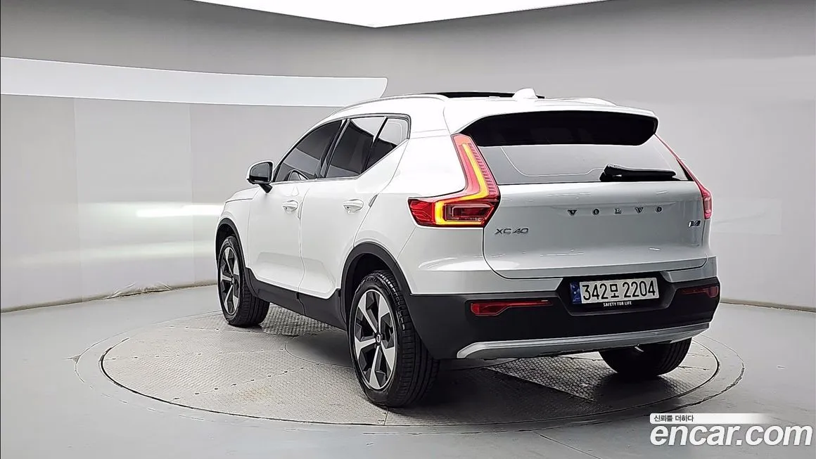 Volvo XC40 — фото 4