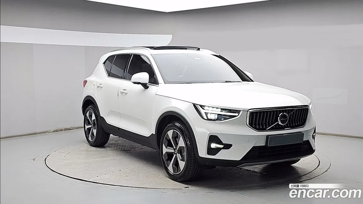 Volvo XC40 — фото 7