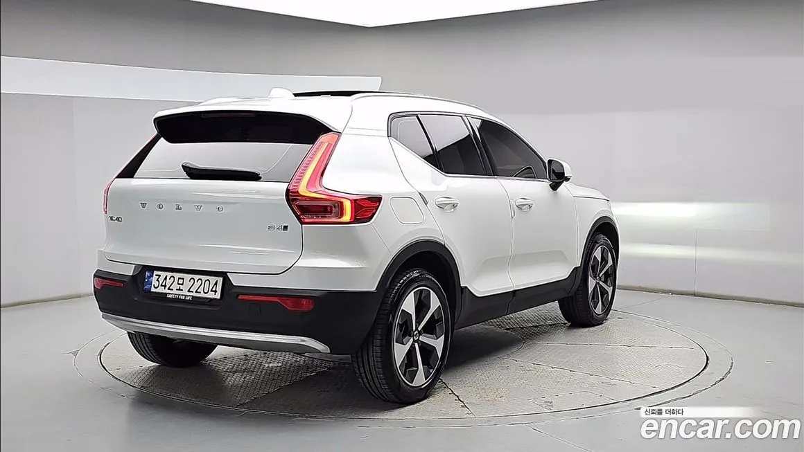 Volvo XC40 — фото 3