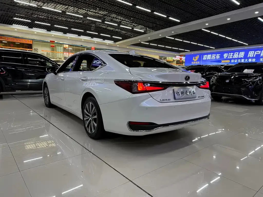 Lexus ES — фото 10