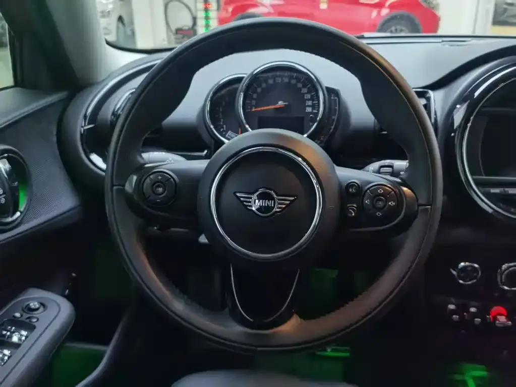 MINI Clubman — фото 7