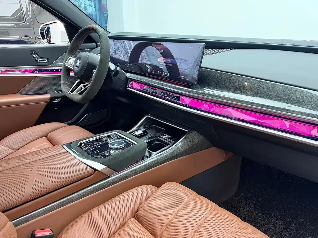 BMW i7 — фото 8