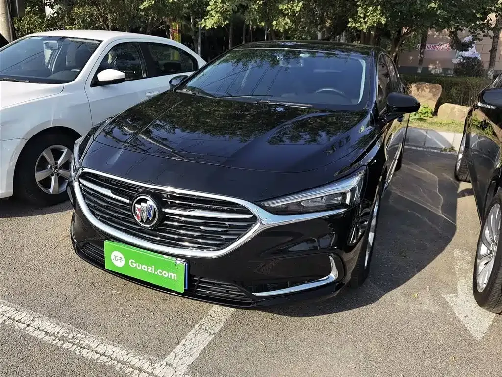 Buick LaCrosse — фото 1