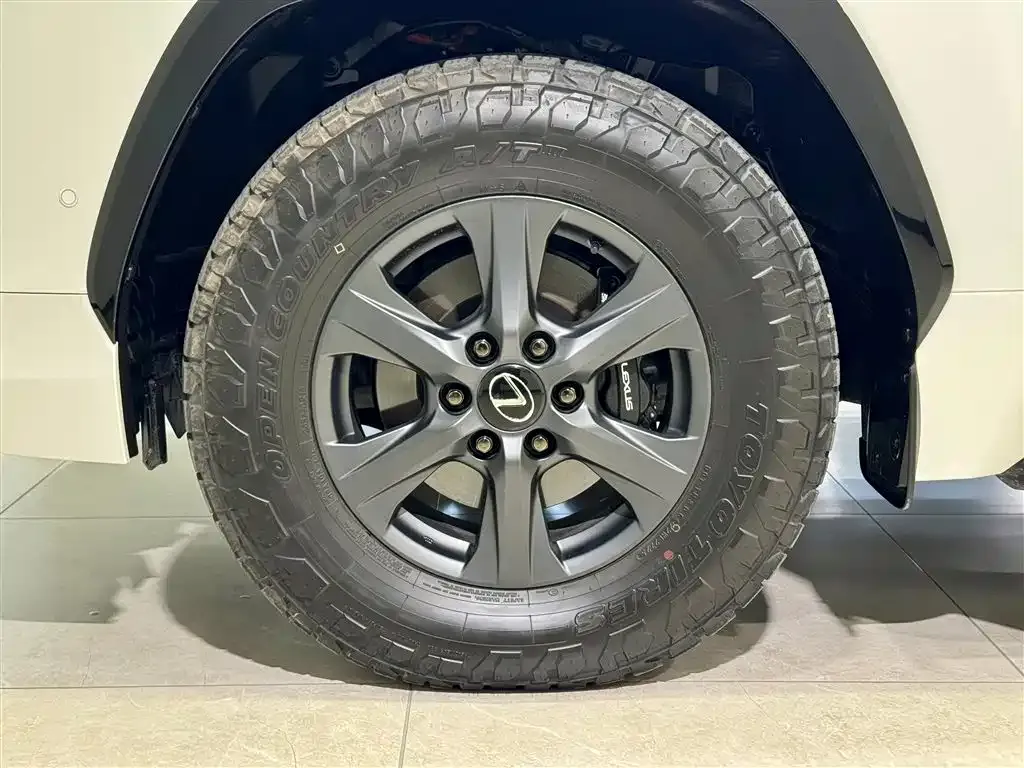 Lexus LX — фото 9