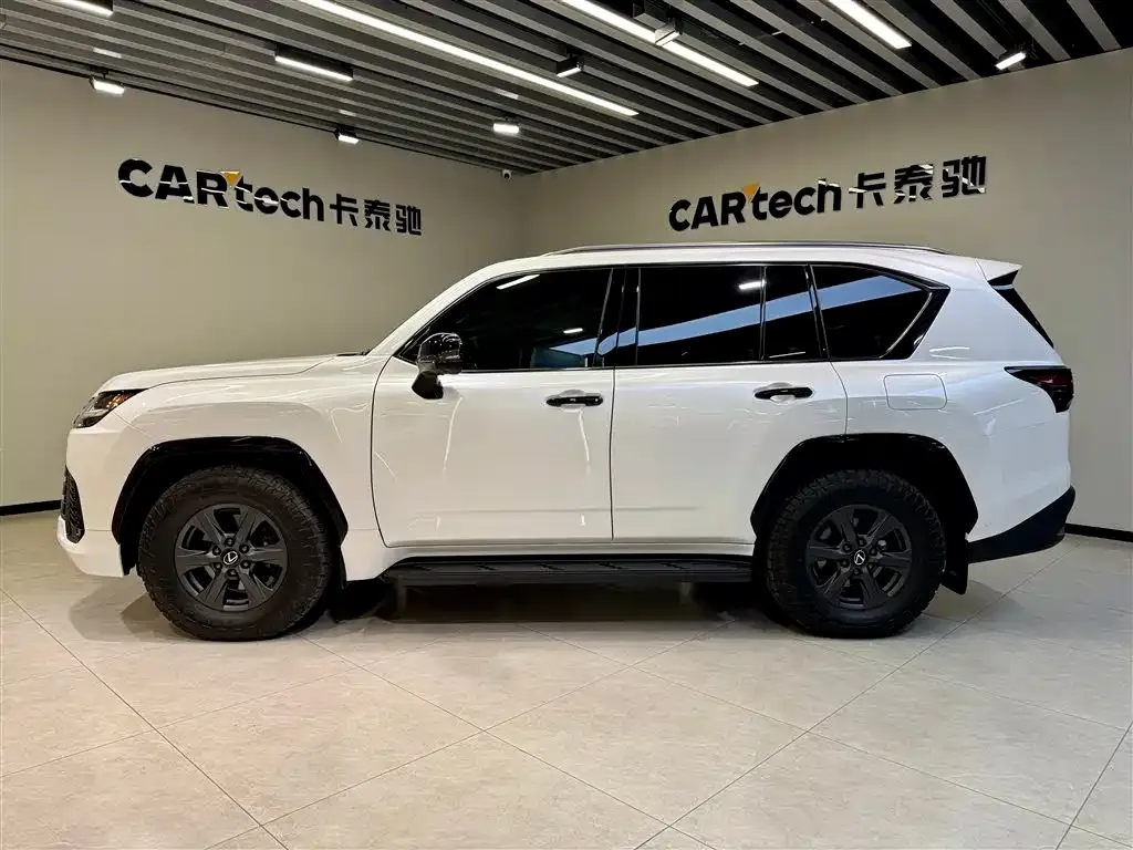 Lexus LX — фото 10