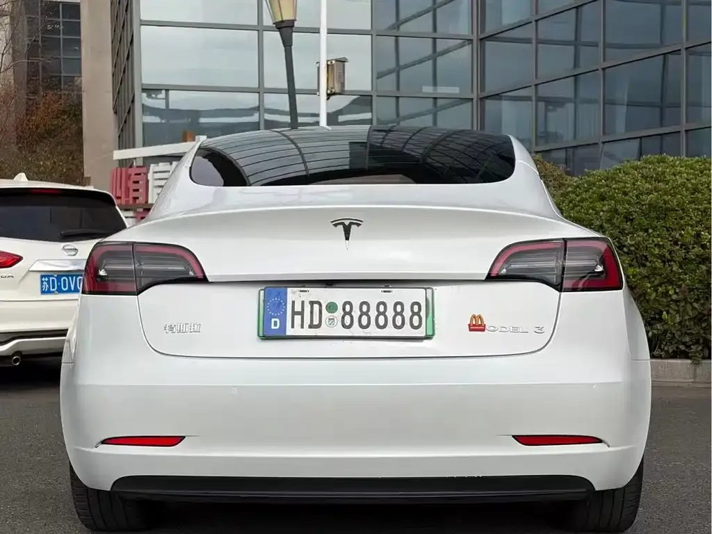 Tesla Model 3 — фото 9